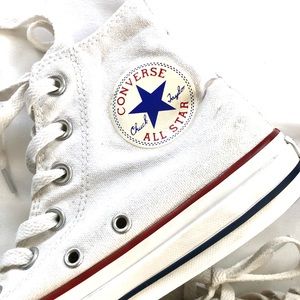 Women’s Chuck Taylor Converse Sneakers! Size 7